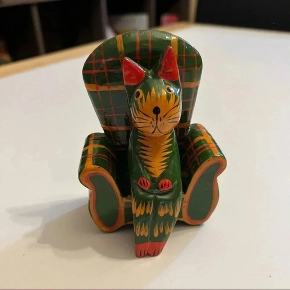 Cat In Armchair 2 Piece Wooden Hand Made Painted Bahamas Green Artisan Island - Picture 1 of 9